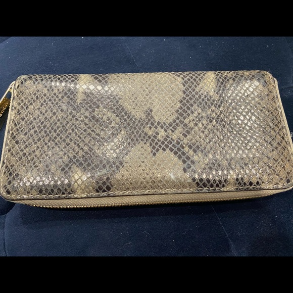 Michael Kors wallet - Picture 3 of 3